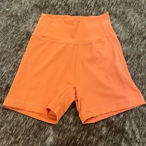 BB spin shorts in the color bowie. Size small.